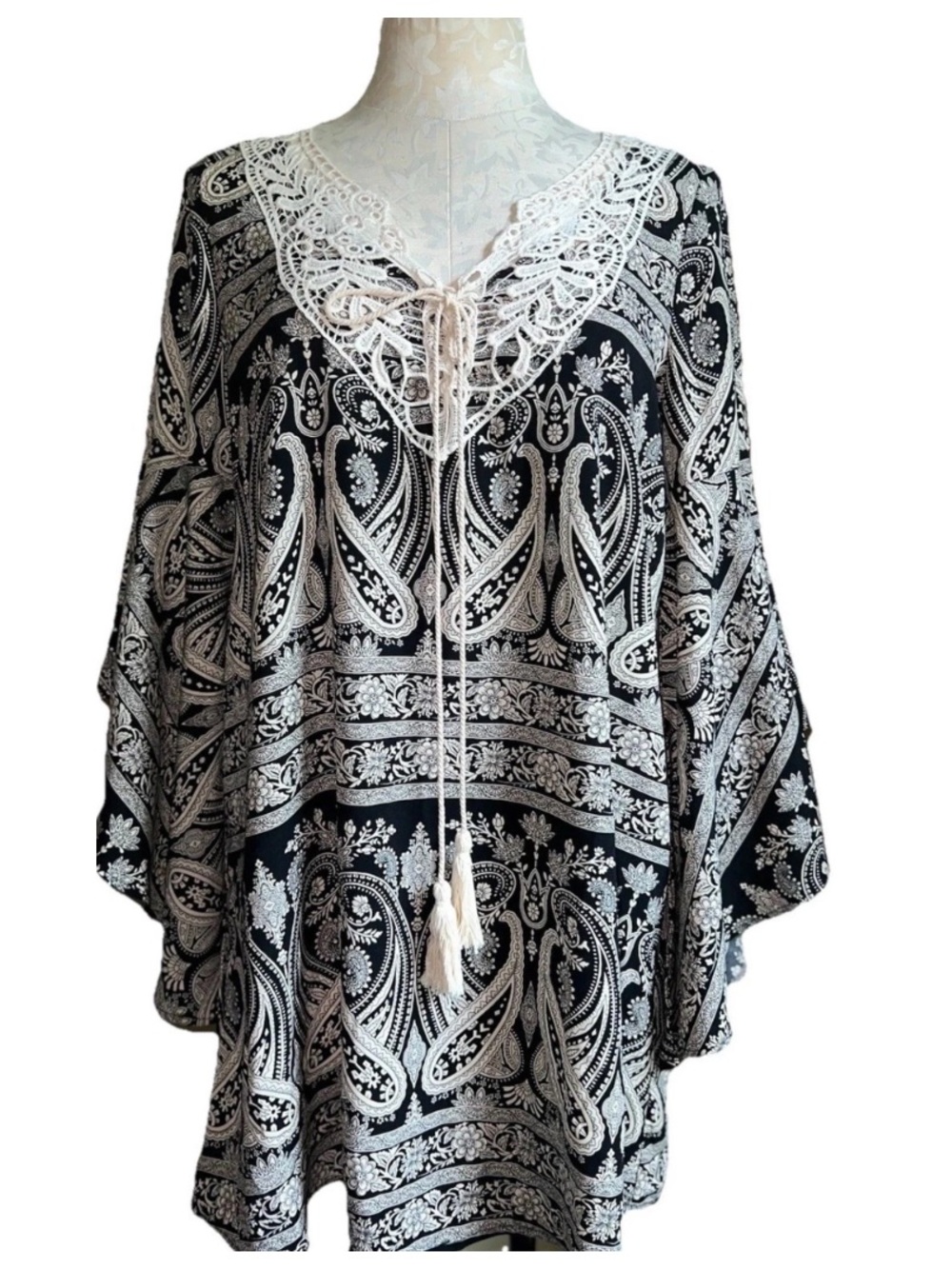 Gianni Bini Black Cream Paisley Boho Tunic Top Dress Crochet Lace V-Neck